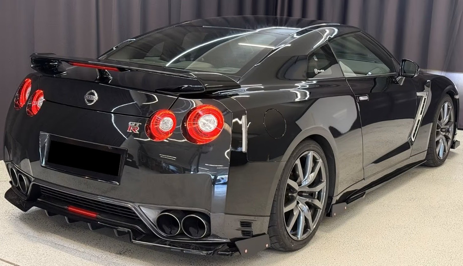 Vozidlo #10112 - NISSAN GT-R 3.8 V6 Biturbo Black Edition 3