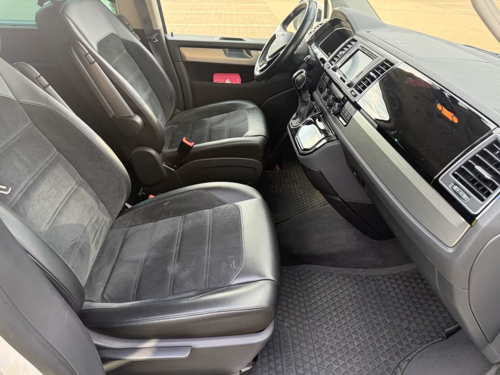Vozidlo #10132 - Volkswagen T6 Multivan Gen. Six 2,0 TDI 4Motion DSG 9