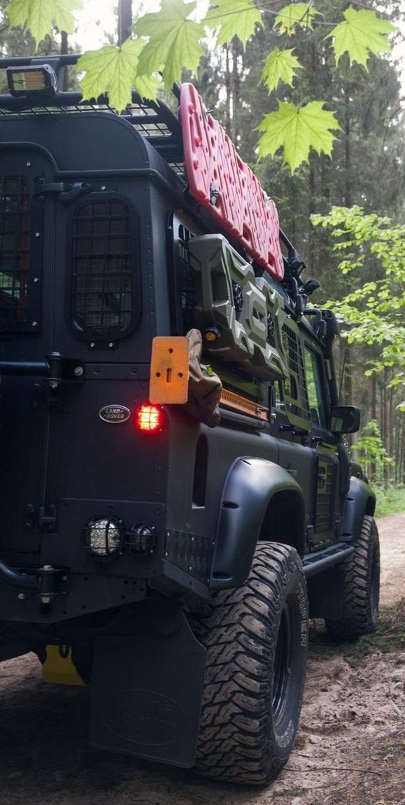 Vozidlo #10178 - Land Rover Defender 110 DPF Station Wagon 15