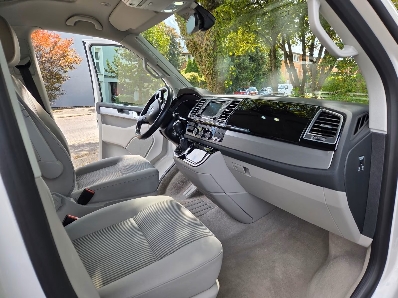 Vehicle #10130 - Volkswagen T6 California Coast Edition 4Motion 9