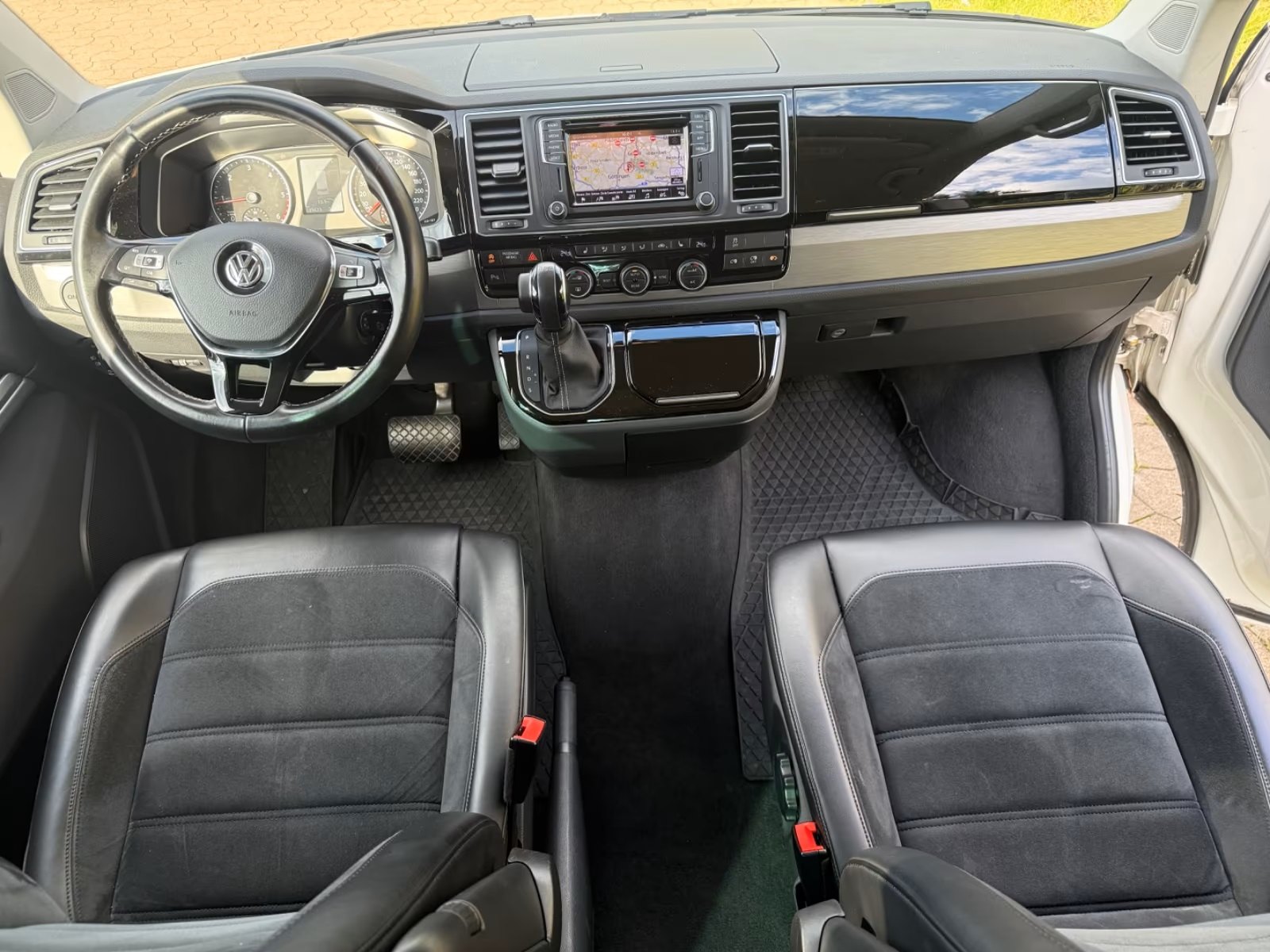 Vehicle #10132 - Volkswagen T6 Multivan Gen. Six 2,0 TDI 4Motion DSG 11