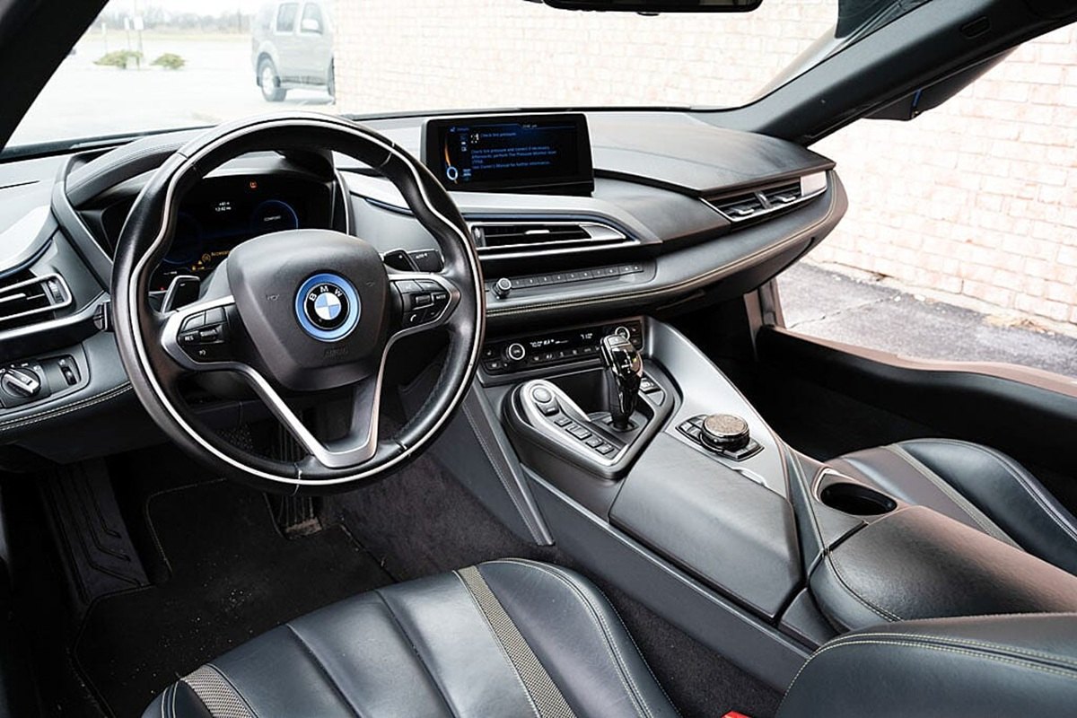 Vehicle #10165 - BMW i8 i8 6