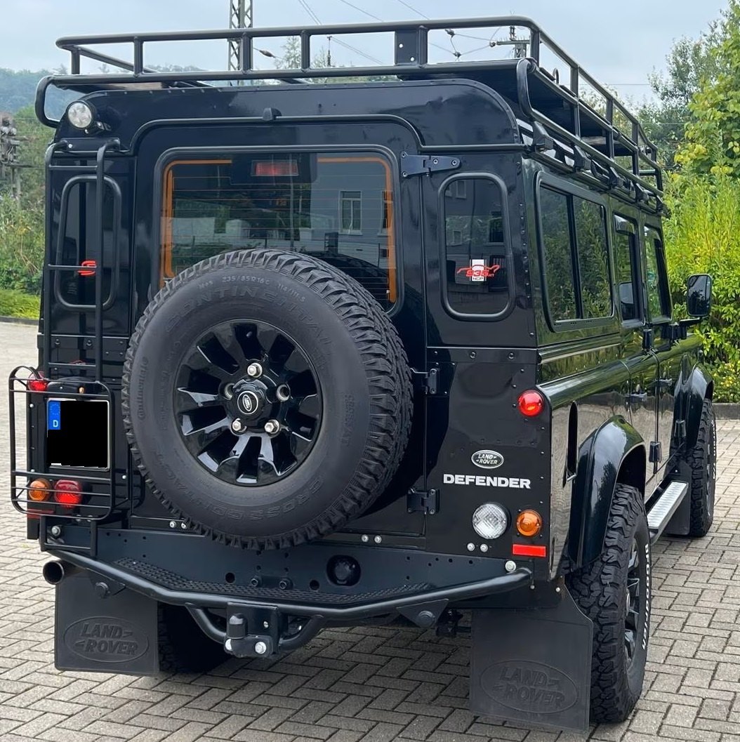 Vehicle #10107 - Land Rover Defender 110 6
