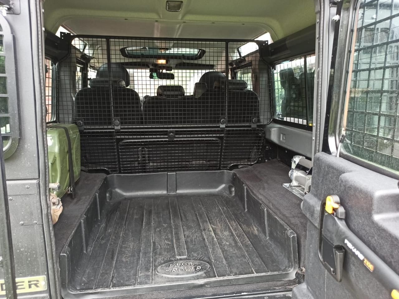 Véhicule #10178 - Land Rover Defender 110 DPF Station Wagon 2
