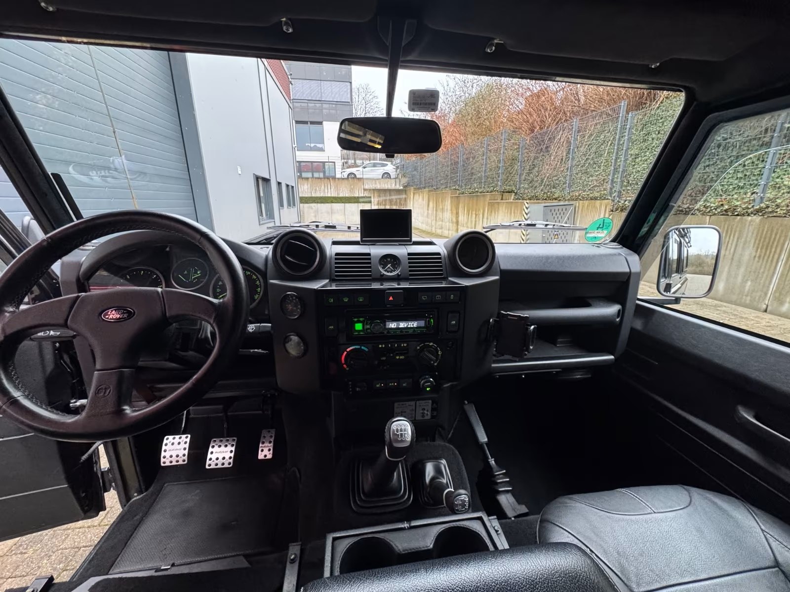 Veicolo #10107 - Land Rover Defender 110 2