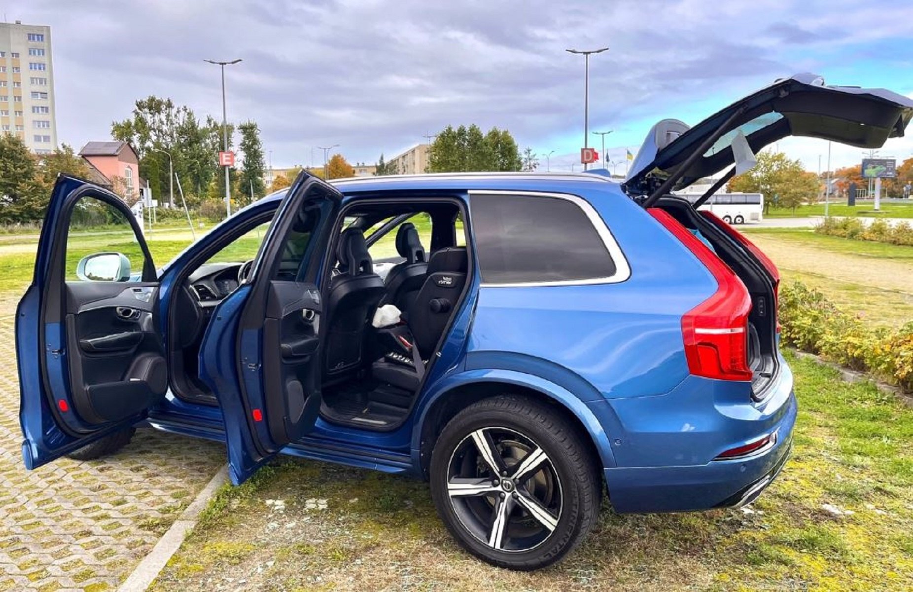 Veicolo #10172 - Volvo XC90 D5 AWD R-Design 5