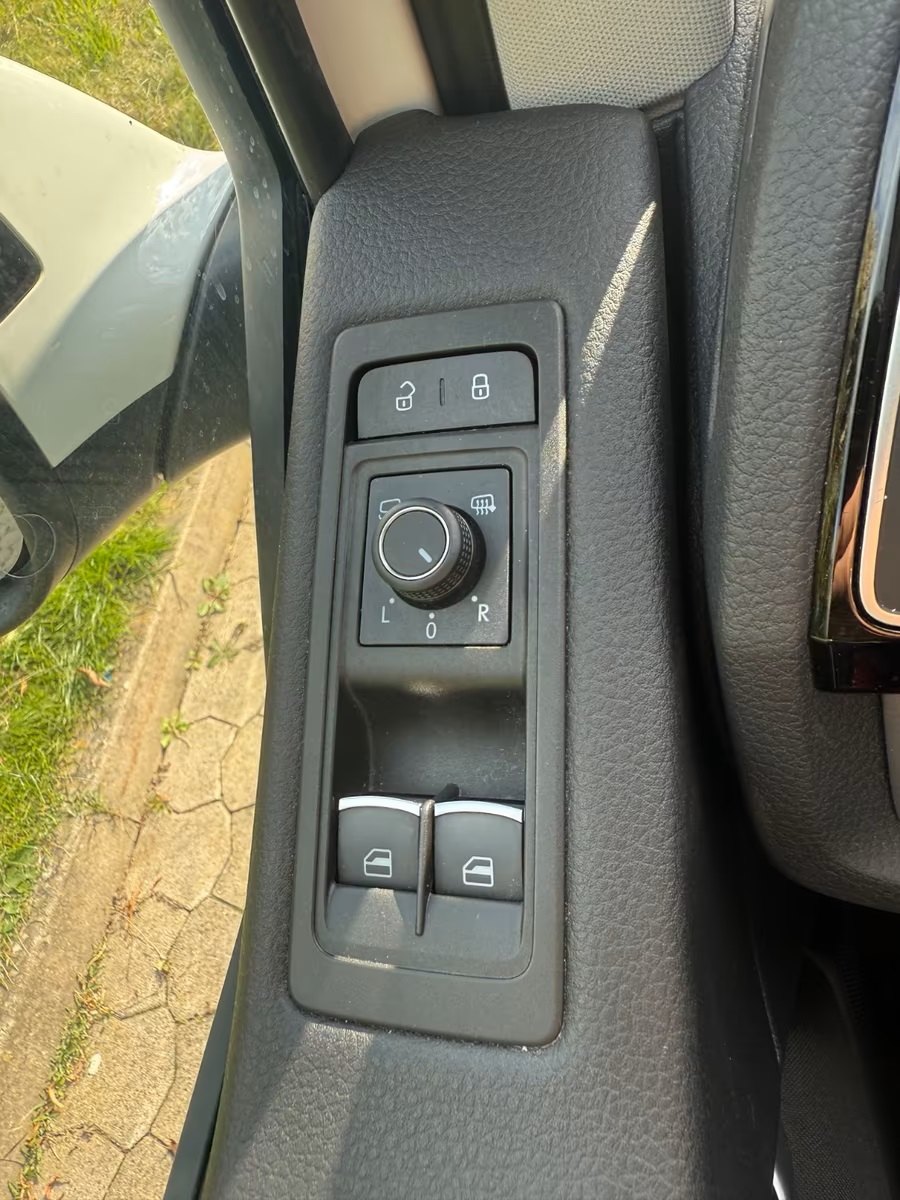 Pojazd #10132 - Volkswagen T6 Multivan Gen. Six 2,0 TDI 4Motion DSG 17