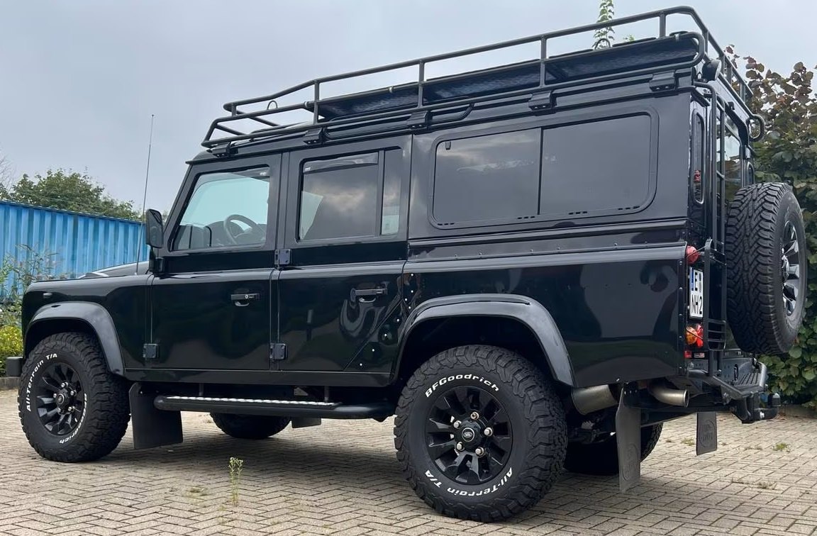 Pojazd #10107 - Land Rover Defender 110 4