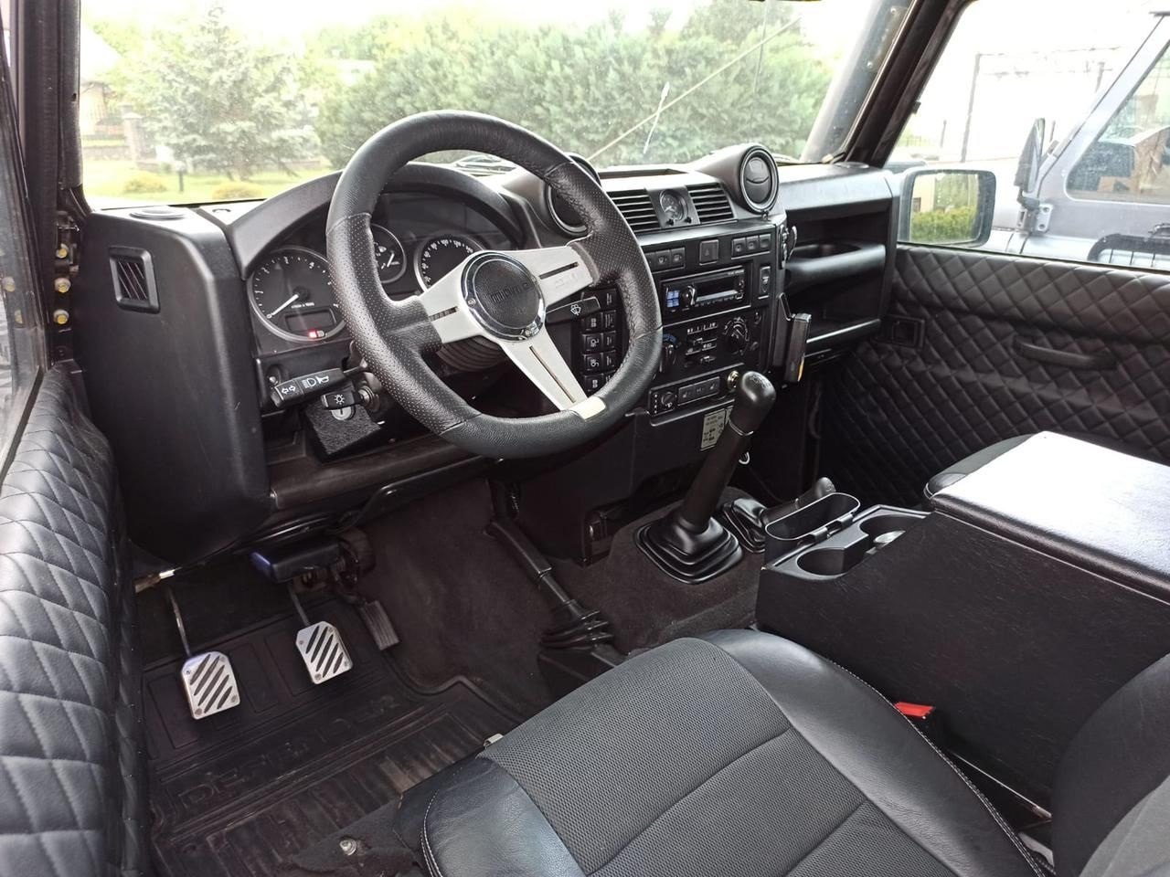 Pojazd #10178 - Land Rover Defender 110 DPF Station Wagon 16
