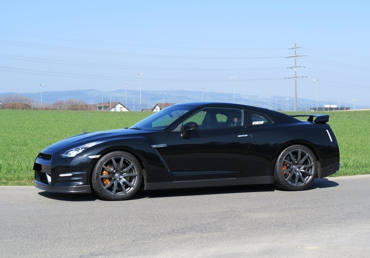 NISSAN GT-R 3.8 V6 BiT Black Edition
